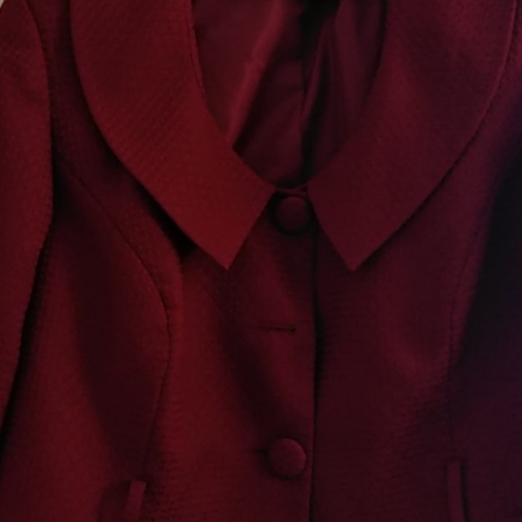 Skirt suit - Picture 4 of 4